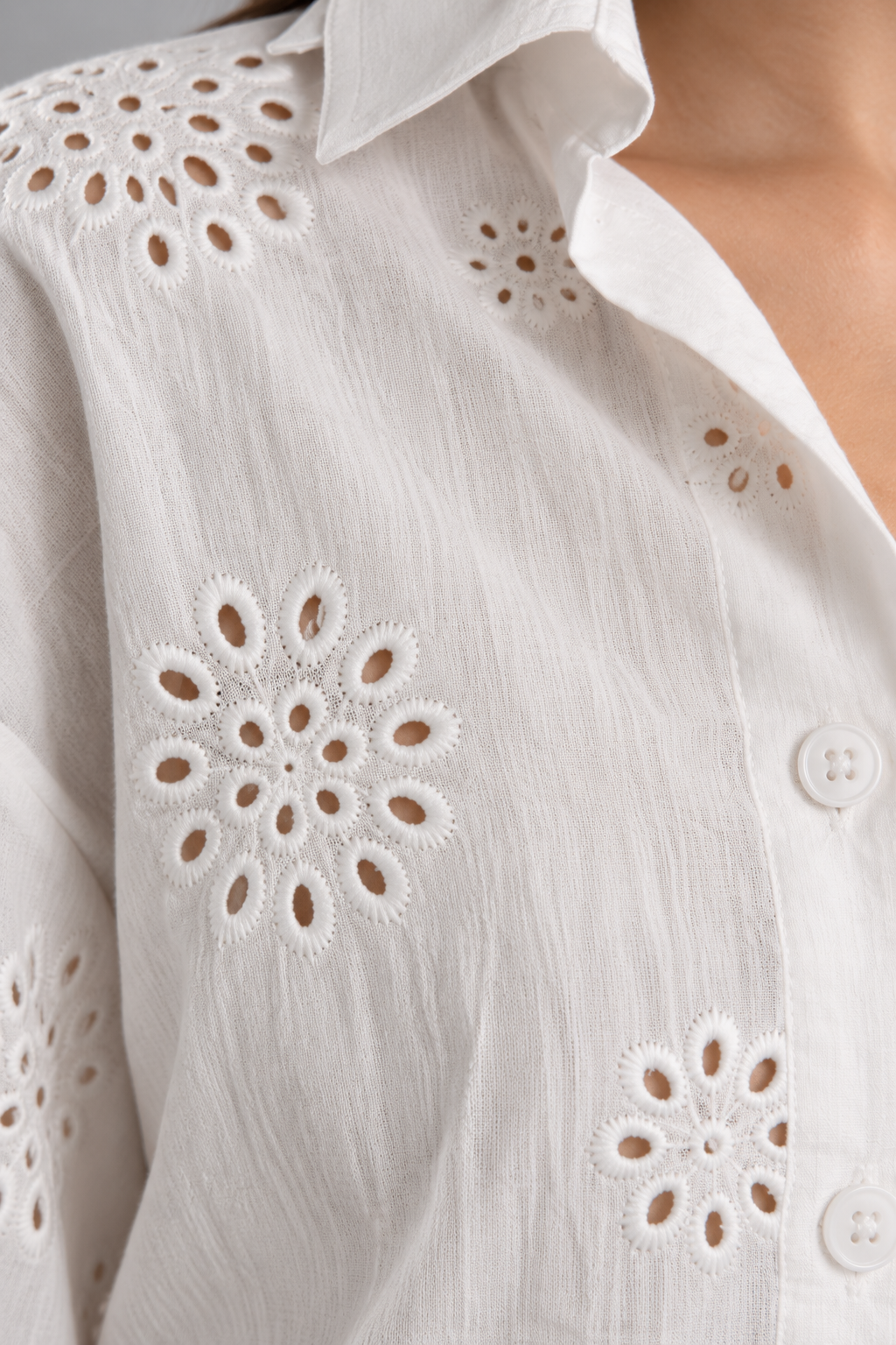 Chemise  blanche en broderie anglaise