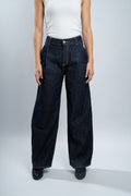 jean large en denim brut.