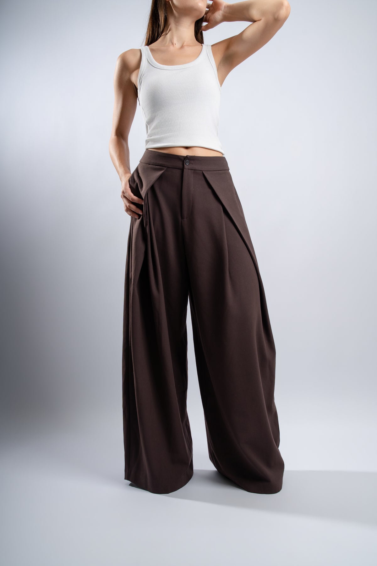 Pantalon large à pinces.