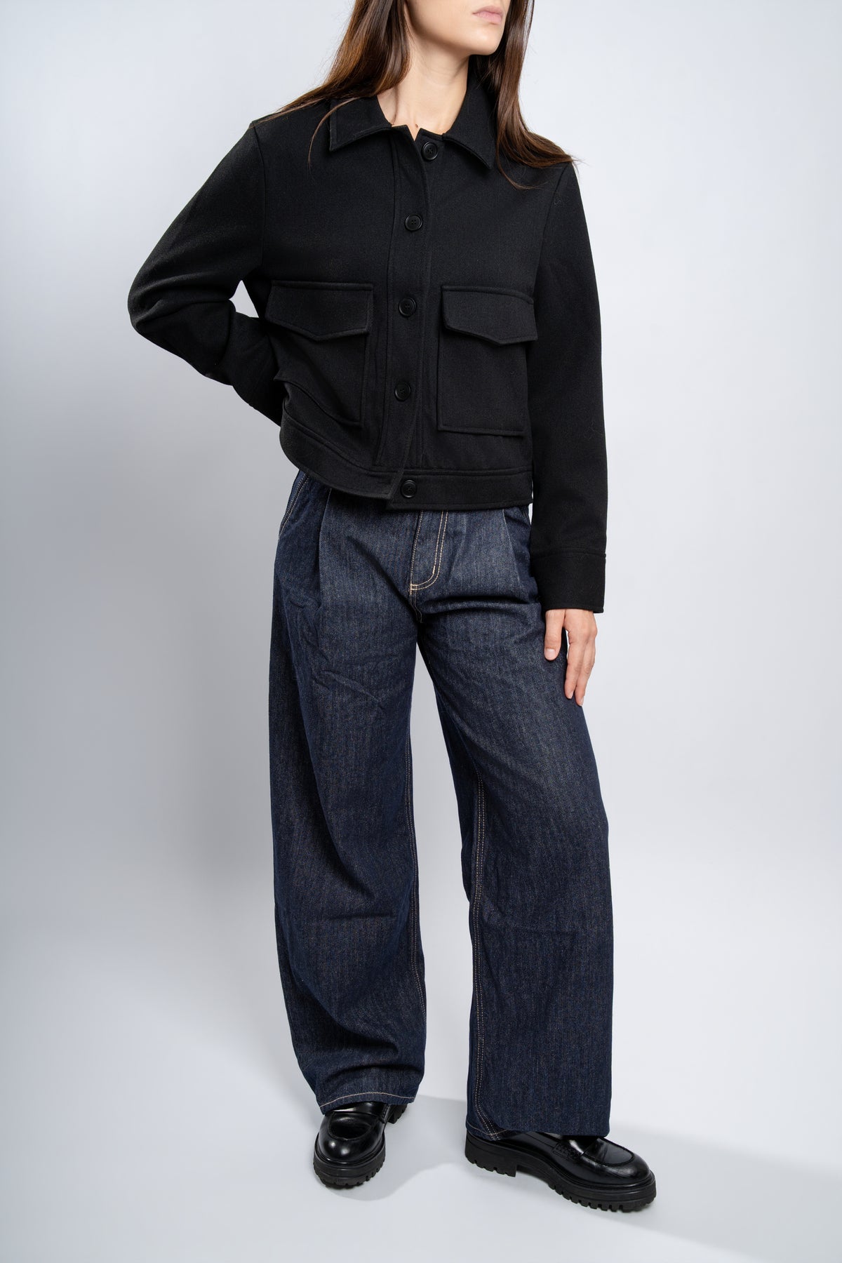 Veste courte col chemise noire