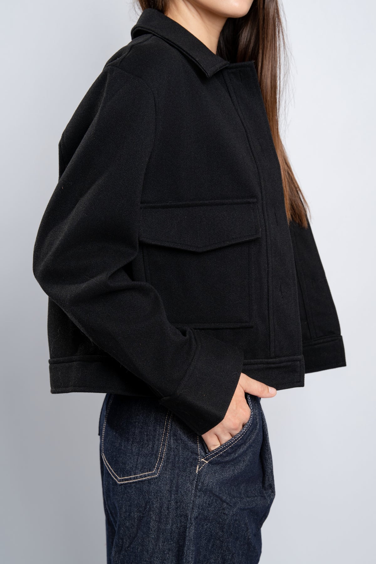 Veste courte col chemise noire
