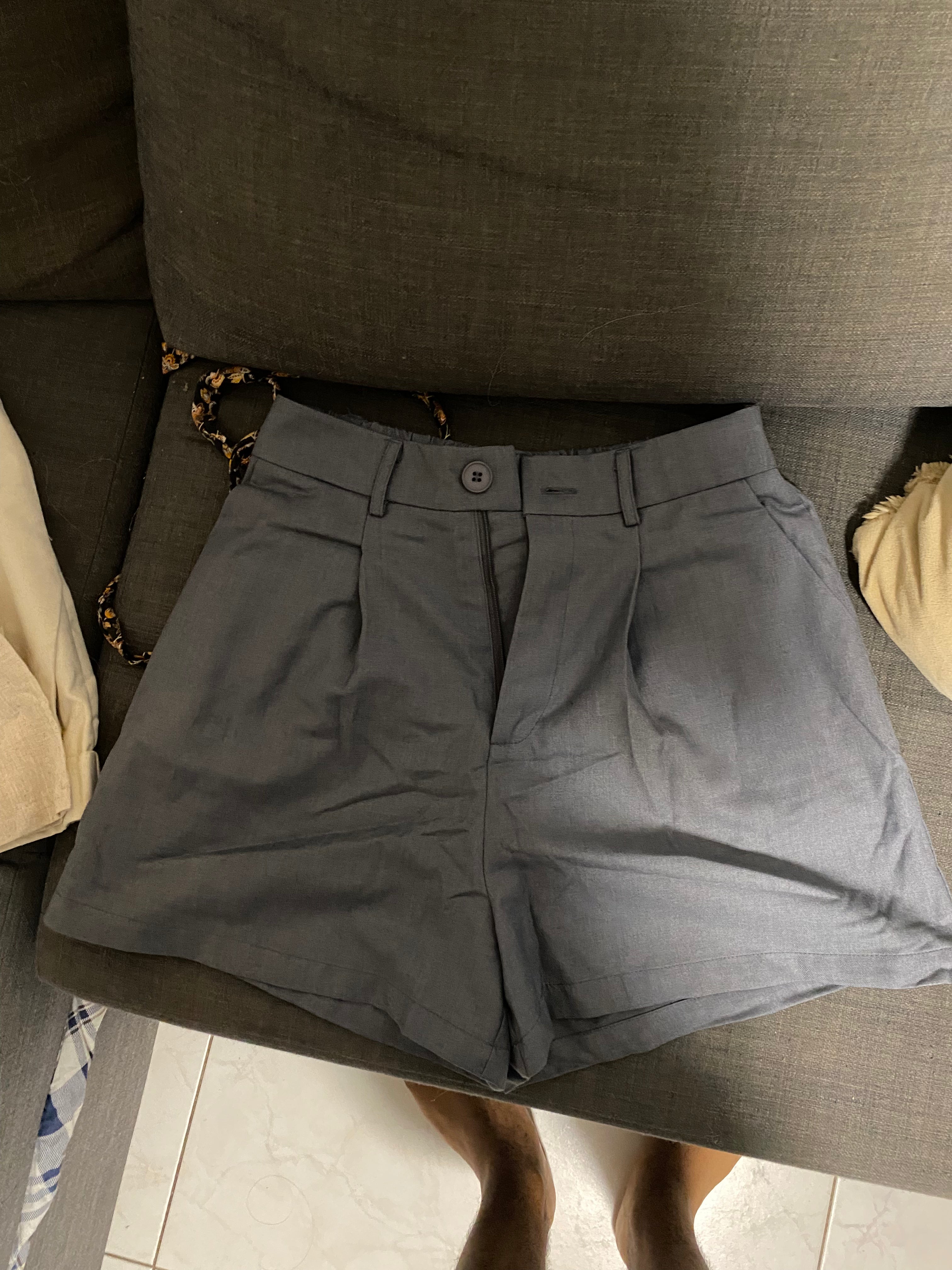 short a pince gris